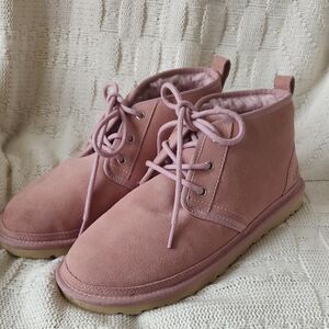 UGG Neumel PINK SUEDE CHUKKA BOOTS EUC Wm's 41